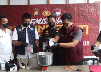 IRONIS! 1,3 Kg Sabu Ditemukan Di Dermaga Ketapang Markas Kanwil DJBC Kepri.