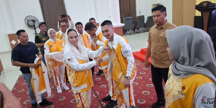 Bupati Cen Sui Lan Lepas 338 Kontingen Natuna ke Porprov VI Kepri, Targetkan Prestasi Terbaik