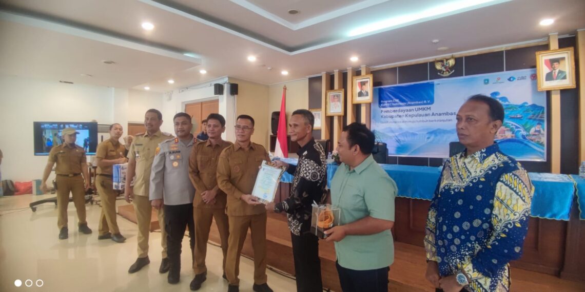 KUFPEC dan DKUMPP Dukung UMKM Anambas Naik Kelas, Bupati Aneng Serahkan Bantuan Alat Produksi