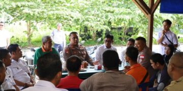 Kapolres Natuna Respons Keluhan Pedagang Pasar Ikan Ranai, Mobil Tangki Salurkan 8 Ton Air Bersih